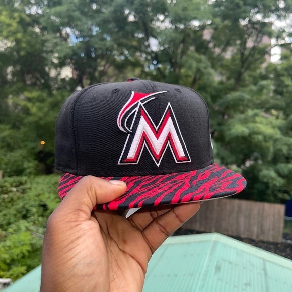 Miami Marlins “New Era” Cap - Picture 5 of 7